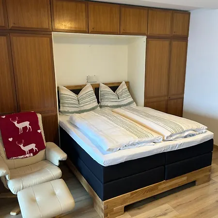 Garconniere Pachler غوساو